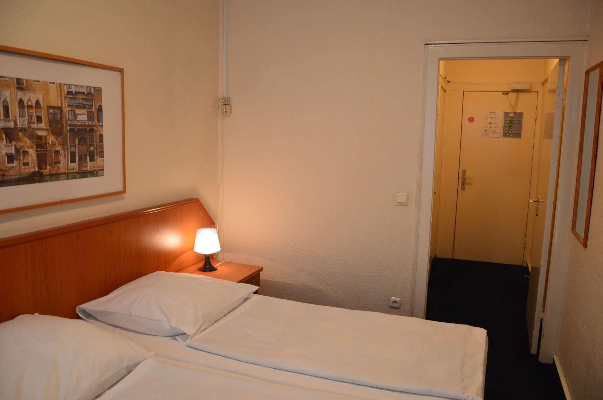 Hotel Mercedes/Centrum Αμβούργο Εξωτερικό φωτογραφία